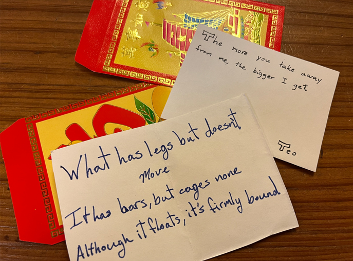 Lunar New Year gift envelopes with riddles from grade 8